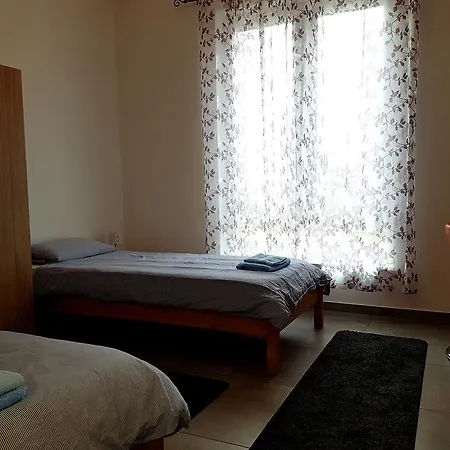 Zimmervermietung Aras *